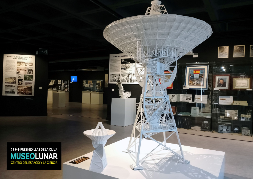 maqueta antena y objetos museo lunar fresnedillas de la oliva. Estación Apolo.